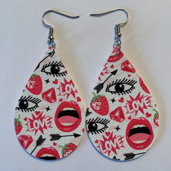🖤Pick Any 3 for $12🖤 Faux Leather Dangle Earrings Valentines - Picture 2 of 6
